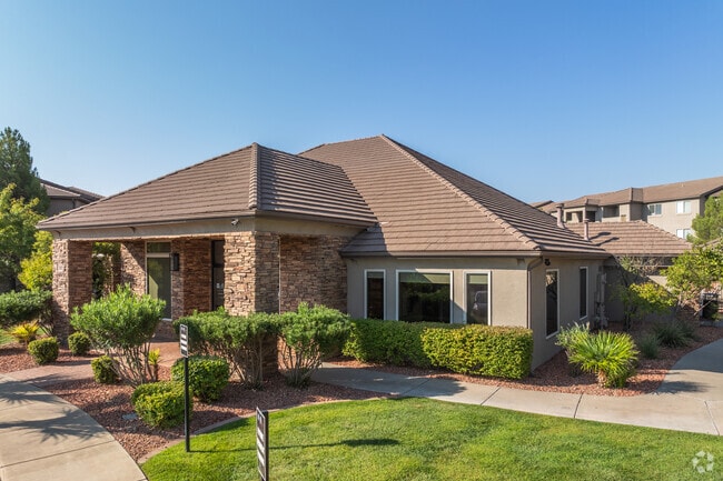 Club House & Leasing Office - Falls at Mesa Point