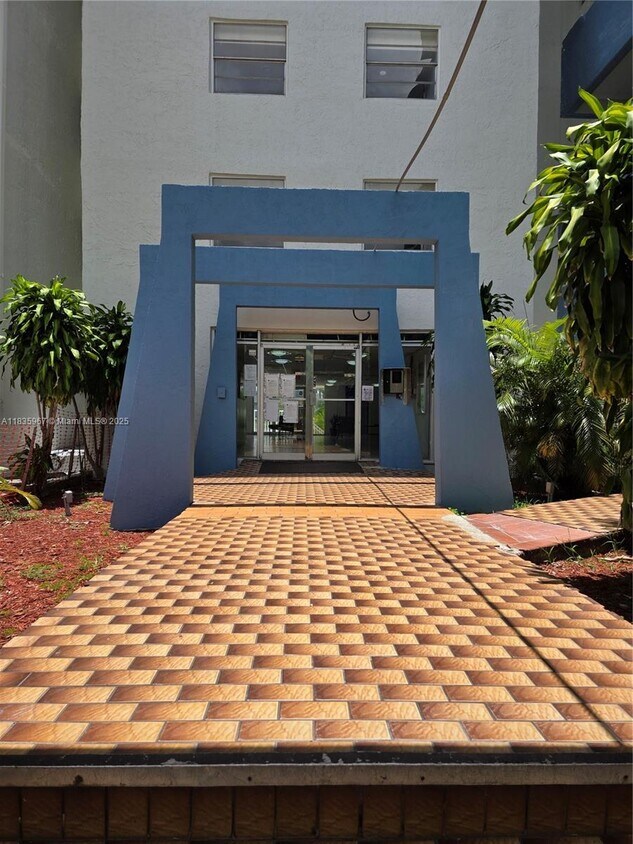 Foto principal - 5050 NW 7th St