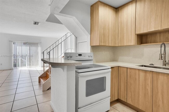 Building Photo - 8650 SW 67th Ave