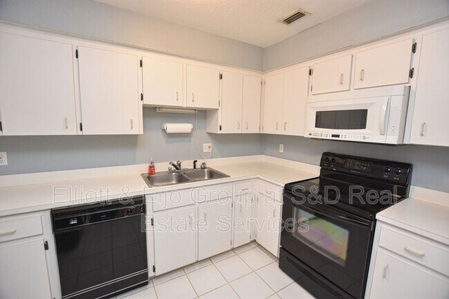 Building Photo - 5147 Fairfield Dr