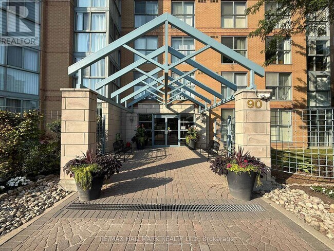 Photo du bâtiment - 90 Dale Ave
