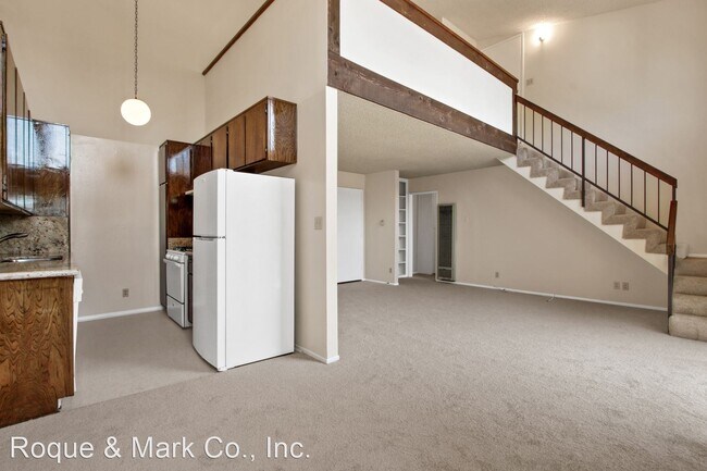 Building Photo - 1 br, 1 bath Apartment - 3415 McLaughlin A...