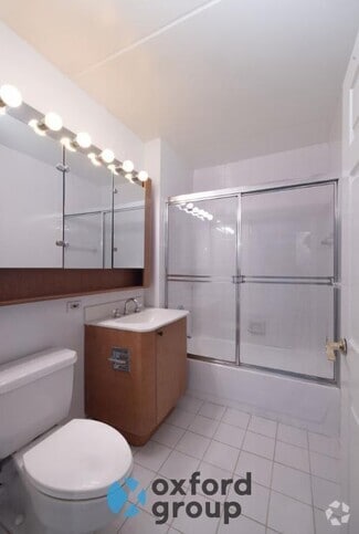 Building Photo - 370 W 30th St
