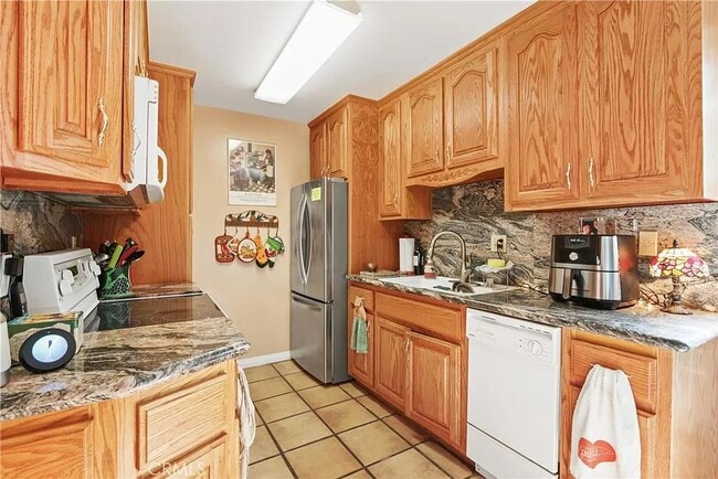 Foto del edificio - 1000 W MacArthur Blvd