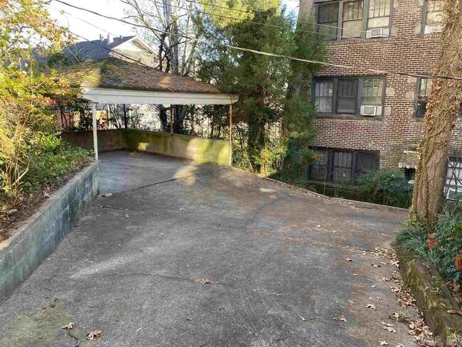Building Photo - 607 Ridgeway Dr