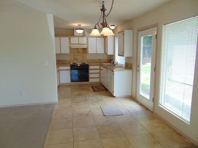 Building Photo - Peaceful Cascade Park 2 Bedroom 55+ Bungalow