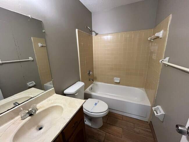 Building Photo - Renovated 3 Bedroom 2 Bath Home for Rent!!