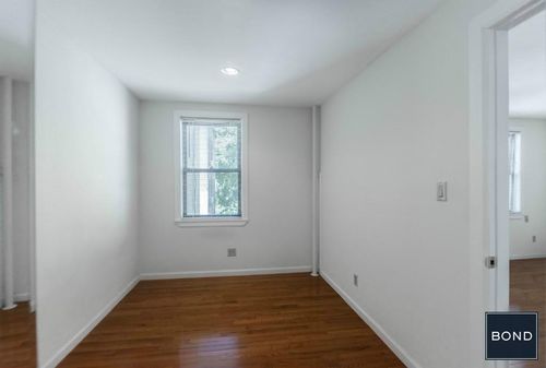 Building Photo - 332 1st Ave