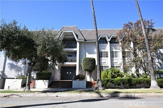 Building Photo - 497 S El Molino Ave