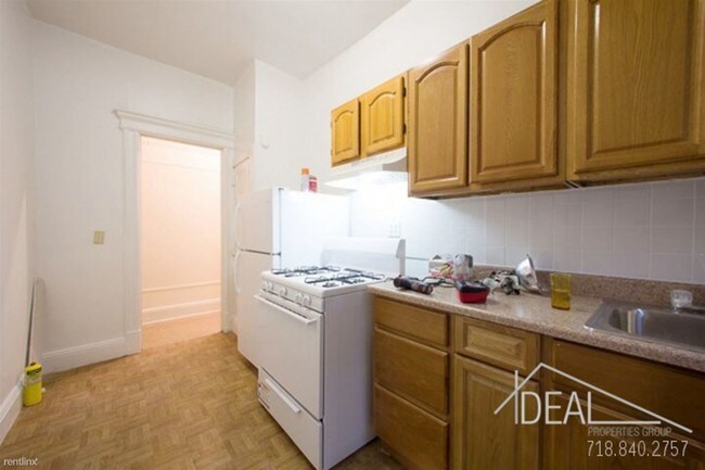 Building Photo - 152 Fenimore St
