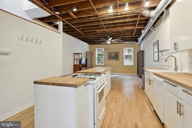 Building Photo - 1725 South Street Unit 2ND FLOOR
