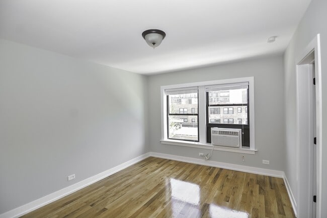 Building Photo - 555 W Arlington