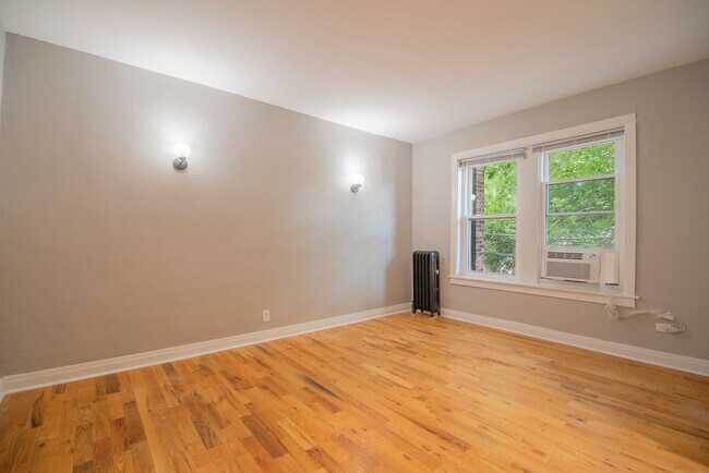 Foto del edificio - 1414 W Pratt Blvd