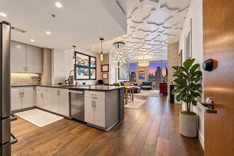Building Photo - 360 Nueces St