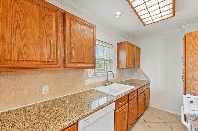 Foto del edificio - 1637 Castle Ct