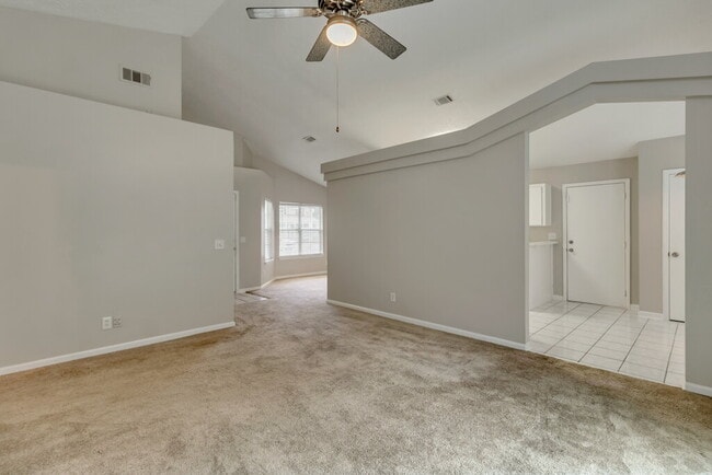 Foto del edificio - Great looking home in Richmond Hill