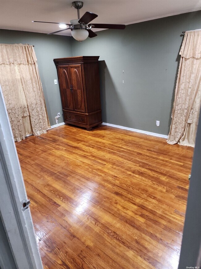 Foto del edificio - 81-24 265th St
