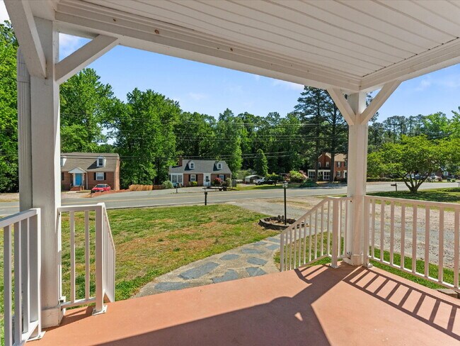 Foto del edificio - 7602 Woodman Rd