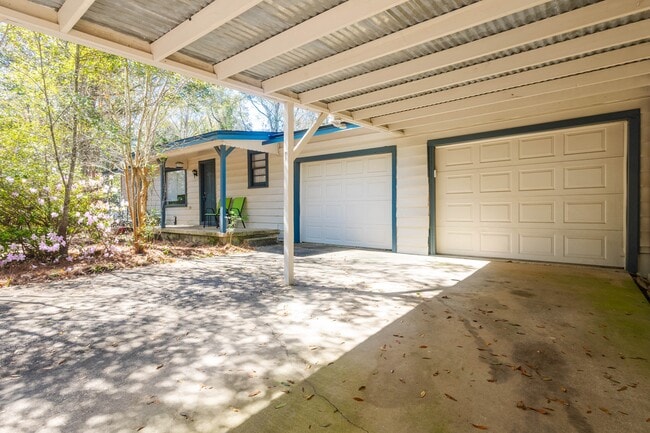 Building Photo - 10001 Chemstrand Rd