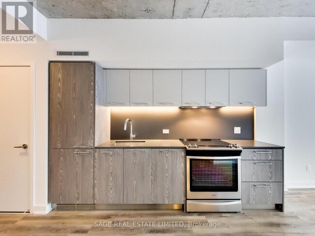 Building Photo - 15 Baseball Pl