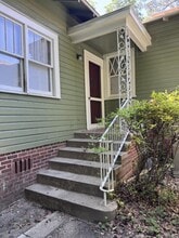 Building Photo - 615 1/2 Ridge Ave N