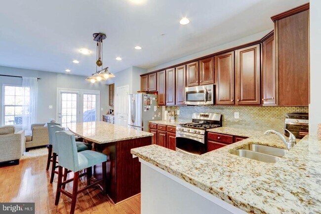 Foto del edificio - 7246 Dorchester Woods Ln