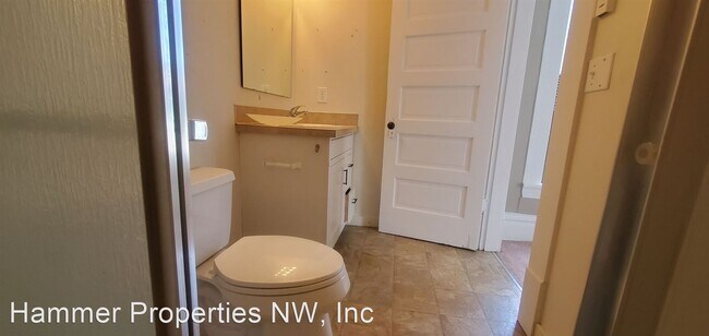 Building Photo - 4 br, 3.5 bath House - 301 Gladstone Street