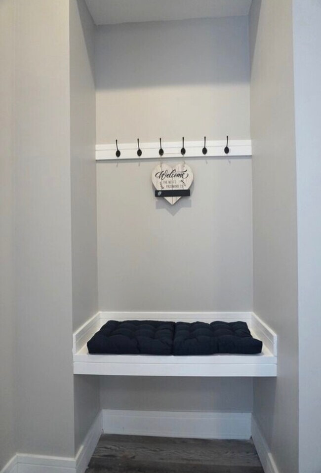 Interior nook - 3817 S Wolcott Ave