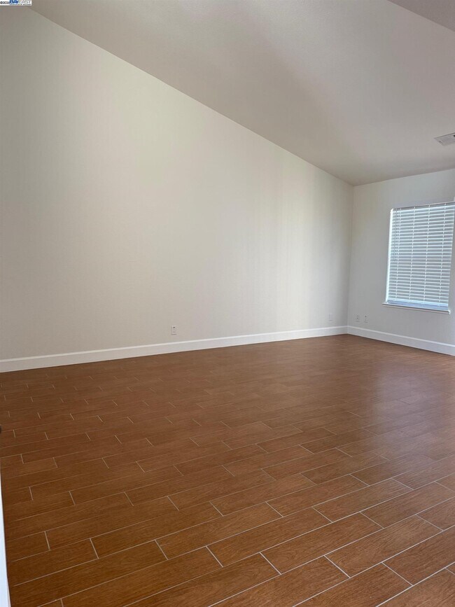 Building Photo - 101 E Portola Way
