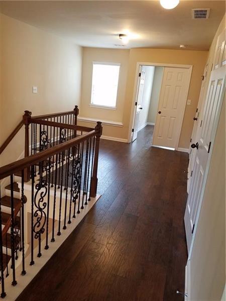 Building Photo - 2660 Maple Park Pl