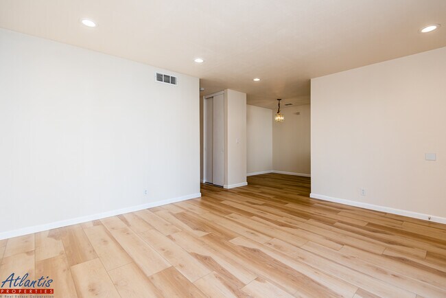 Foto del edificio - 204 Lonetree Ct