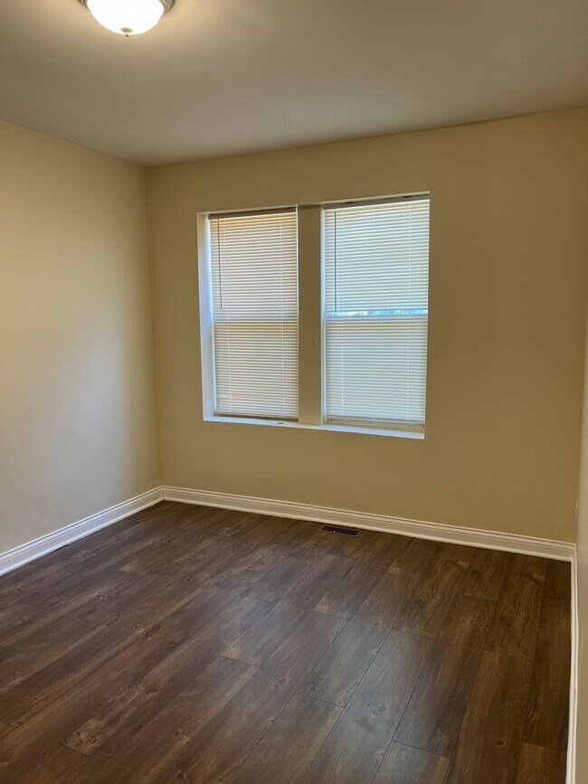 Building Photo - 1514 S Christiana Ave