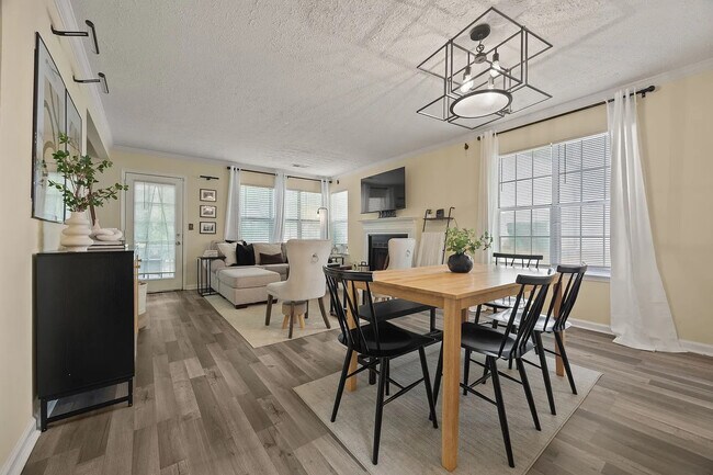 Building Photo - Room in House on Crestridge Ct