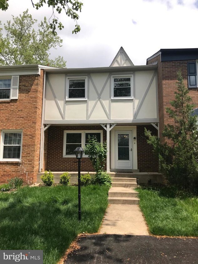 Primary Photo - 14800 Hatfield Square
