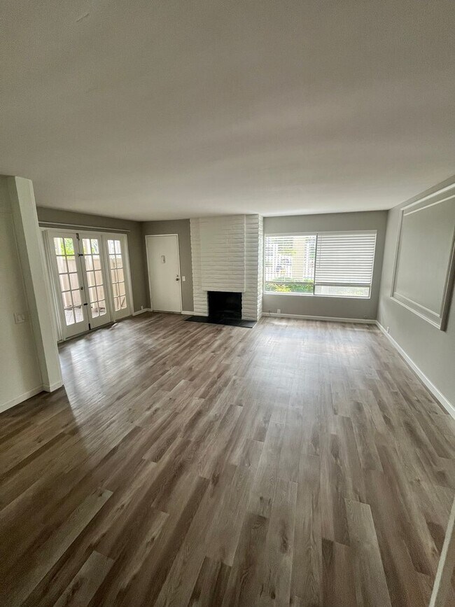 Foto del edificio - For Rent: 3 Bed, 2.5 Bath Townhome in University City