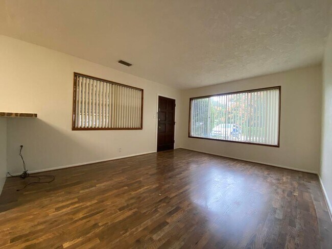 Building Photo - 2/1 plus bonus room in Holly Hill