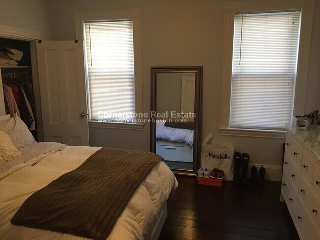 Foto del edificio - Laundry in unit! Spacious 9/1