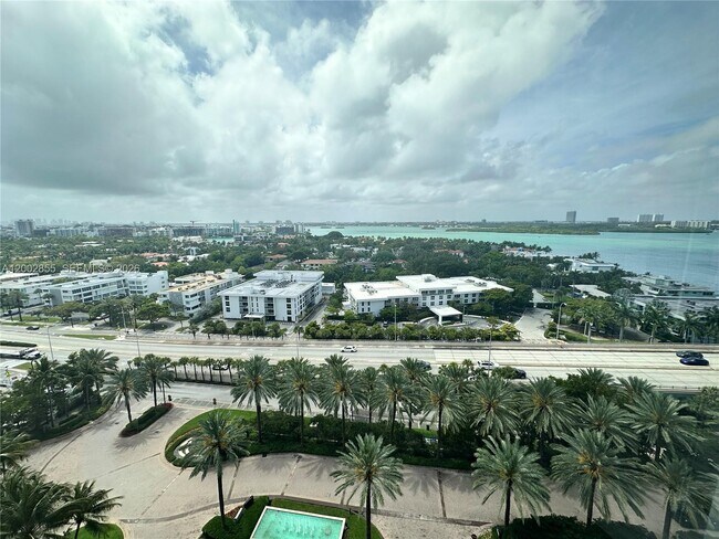 Foto del edificio - 10275 Collins Ave