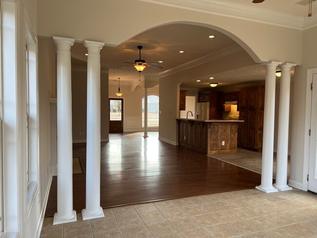 Building Photo - 17 Brooksies Pond Cv