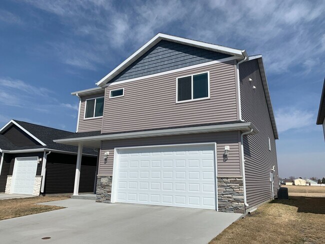 Foto del edificio - Newer 3 Bedroom Home in South Moorhead!!