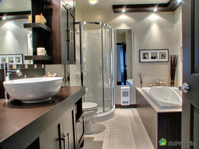 Photo du bâtiment - 934 Rue Normont
