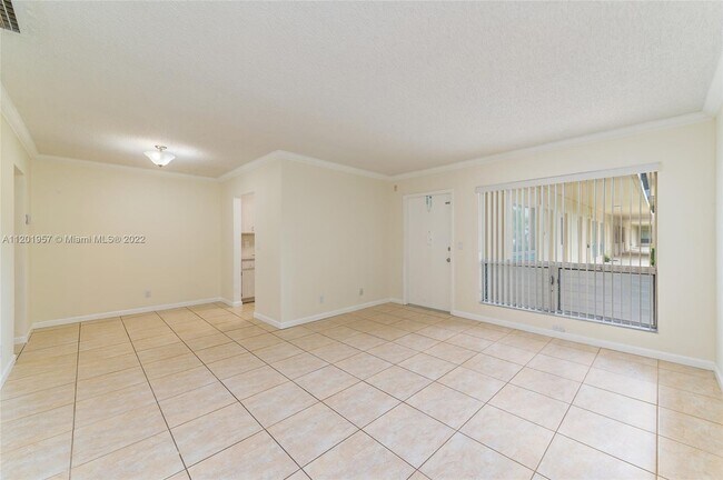 Building Photo - 315 S Crescent Dr