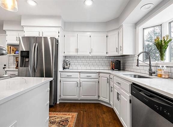 Foto del edificio - 9727 Canterbury St