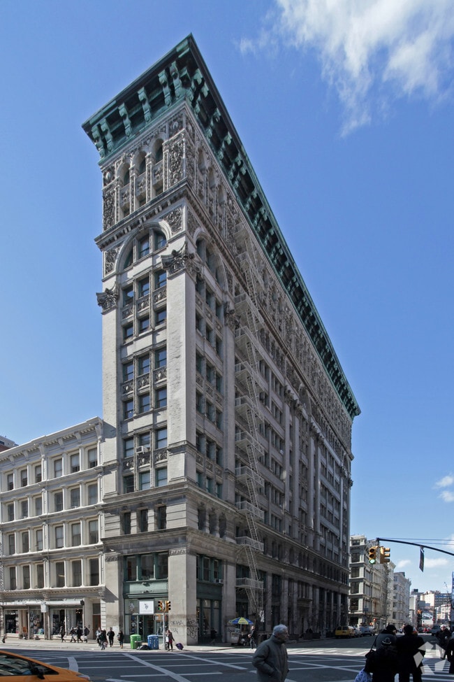 Building Photo - 446  Broome St