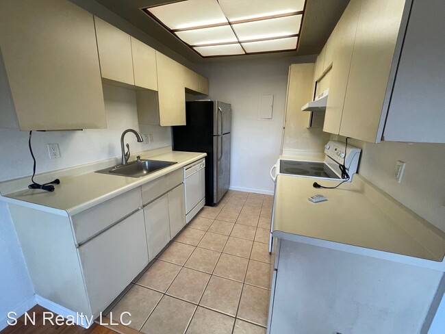 Building Photo - 2 br, 1 bath House - 94-1028 Oli Place Apt V5