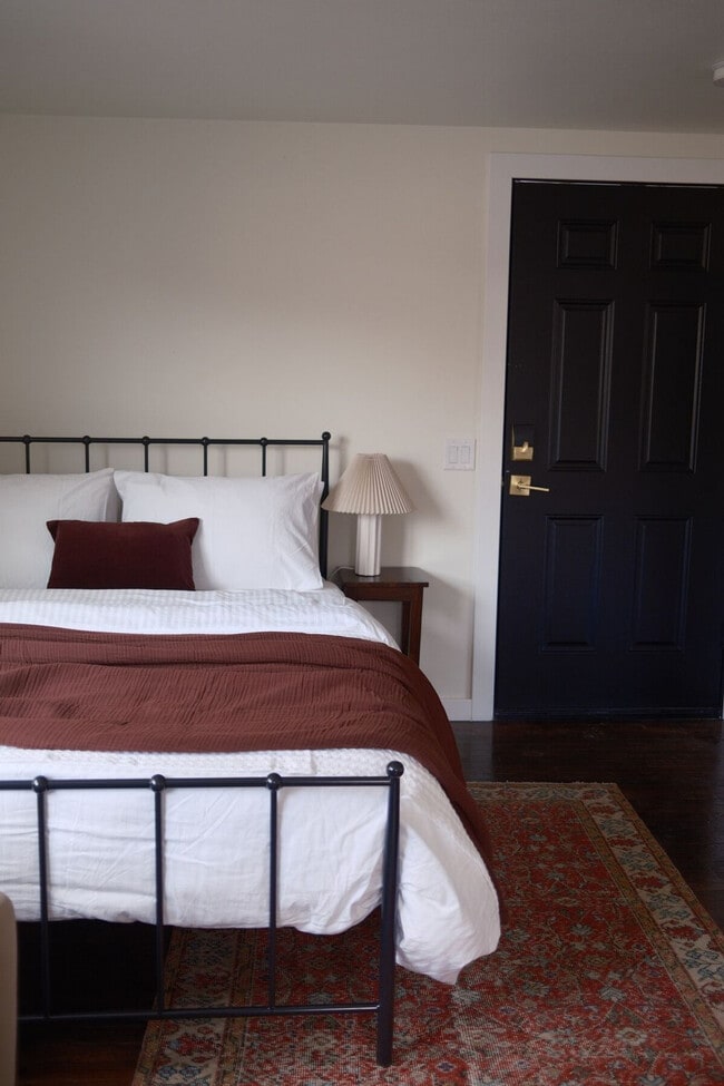 Building Photo - 200 S Henry St