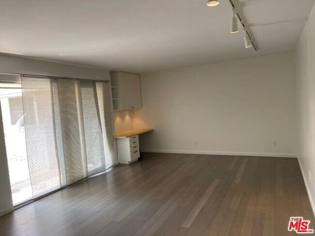 Foto del edificio - 110 SW Peacock Blvd