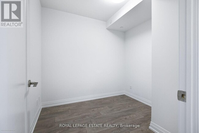 Building Photo - 286 Main St