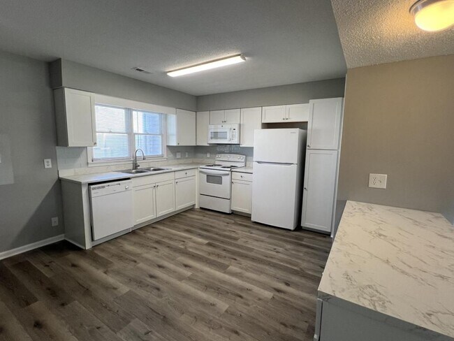 Building Photo - 1703 Fawn Vista Drive N., Unit L2