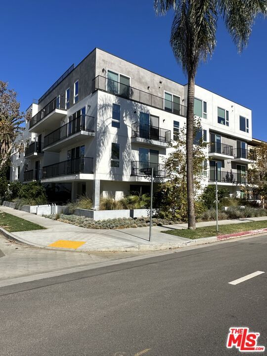 4806 Sylmar Ave Unit 103, Los Angeles, CA 91423 Condo for Rent in Los